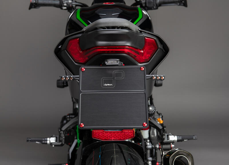 Kit Porta Targa Regolabile per Kawasaki NeroA2