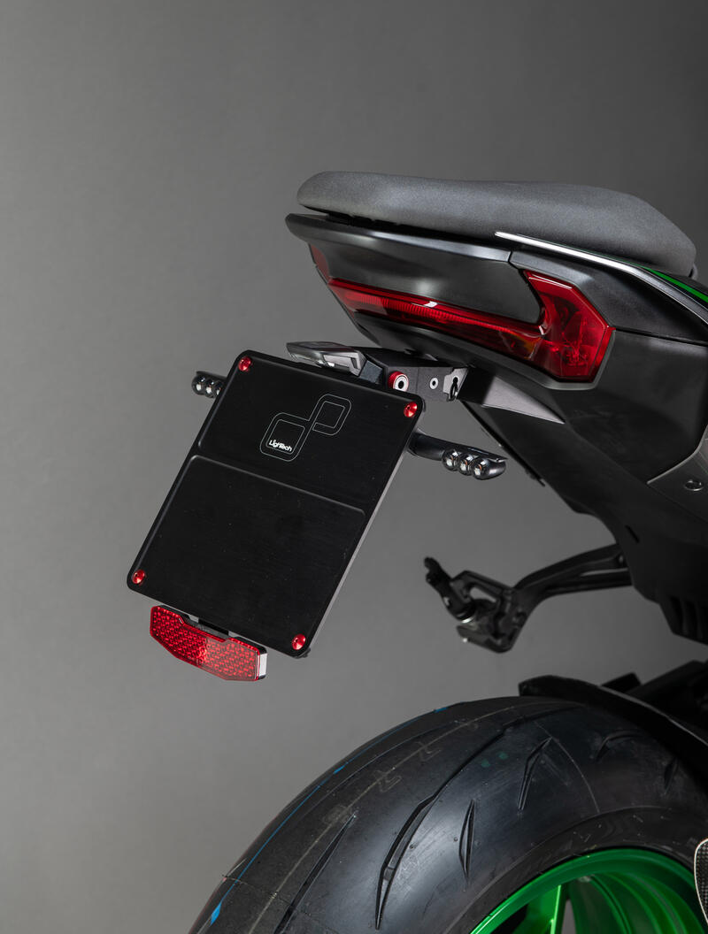Kit Porta Targa Regolabile per Kawasaki NeroB3