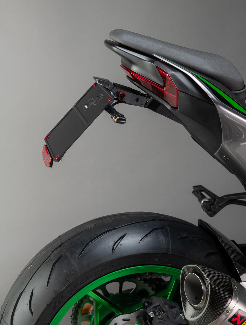 Kit Porta Targa Regolabile per Kawasaki NeroB1