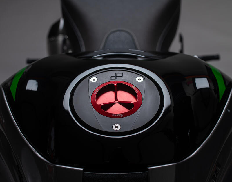 Tappo Serbatoio Con Chiusura A Vite per Kawasaki Rosso