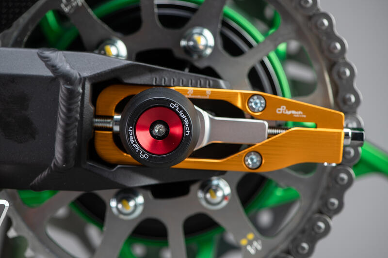 Kit Protezioni Perno Ruota per Kawasaki Rosso