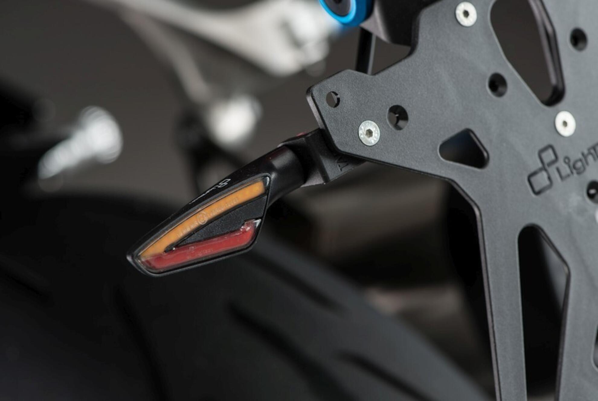 Faro Posteriore Per Moto Con Frecce Integrate In Offerta A Marzo 2024