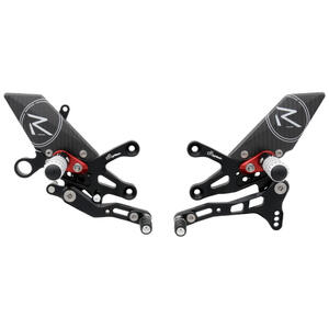 Pedane Regolabili R Version per Aprilia <p>Nero</p>