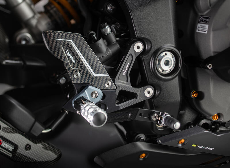 R Version Rear Sets for Triumph Nero