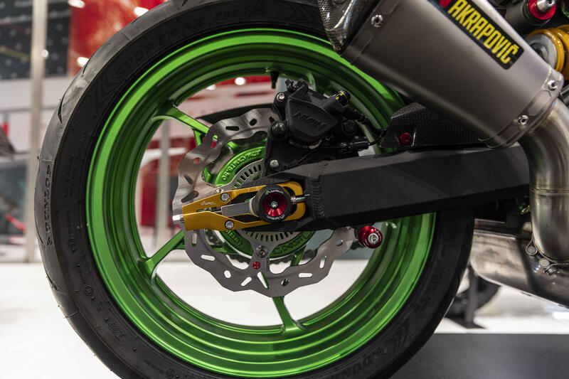 Kit Protezioni Perno Ruota per Kawasaki Rosso